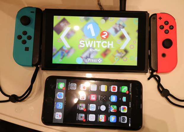 nintendo-switch-vs-iphone7plus Nintendo Switch diz muito sobre o futuro dos jogos de smartphones