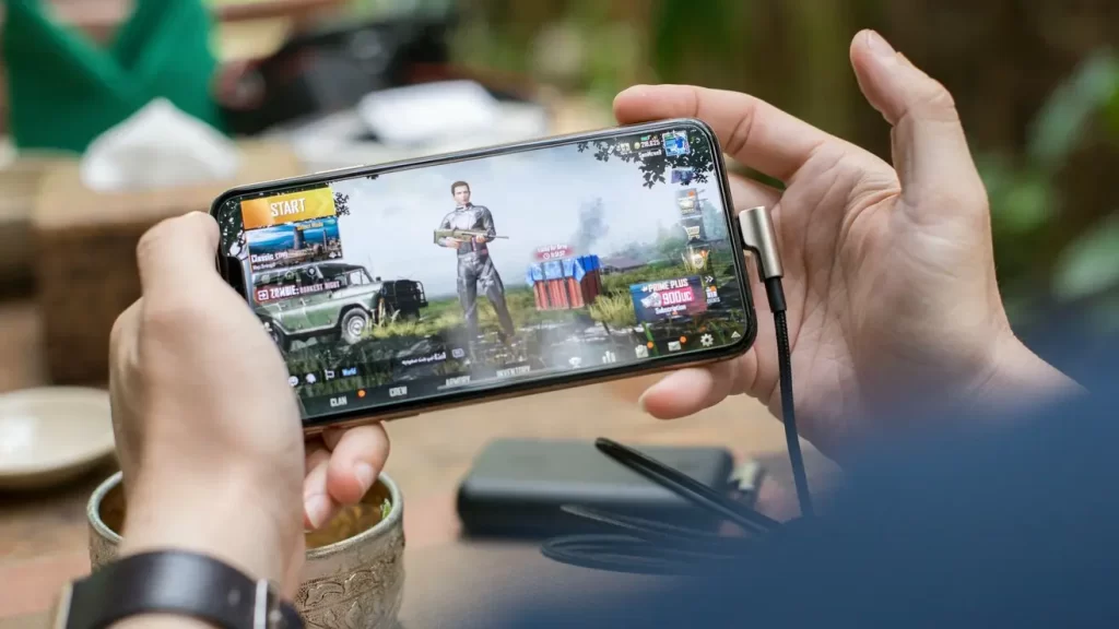 mercado-jogos-mobile-pessoa-segurando-smartphone-jogando-pubg-1024x576 Os 10 Jogos mais Pesados do Android 2022